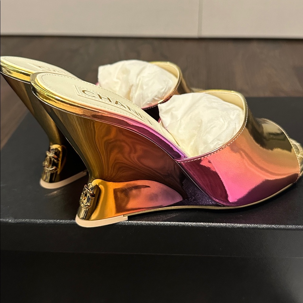 CHANEL MULES Laminated Calfskin Pink, Orange Yellow Cruise collection size 38